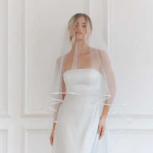 Untamed Petals Hartley Veil – Brand New with Tag & Dust Bag